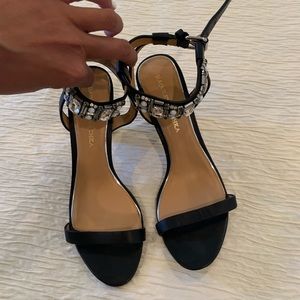 BadgleyMischka blk embellished slight wear sandals